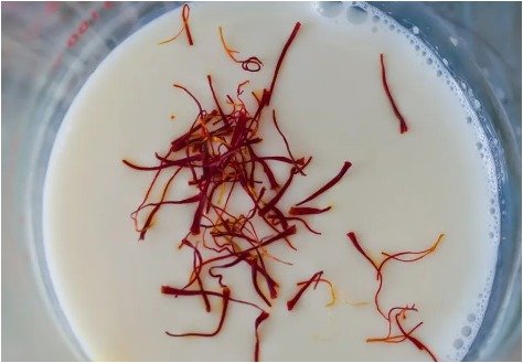 Health Tips - Milk with kesr saffron1