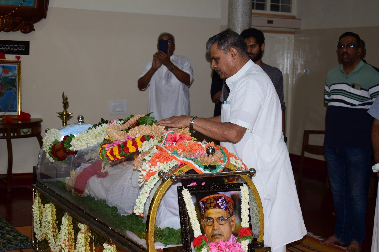 tributes to Sri Madan Das Devi