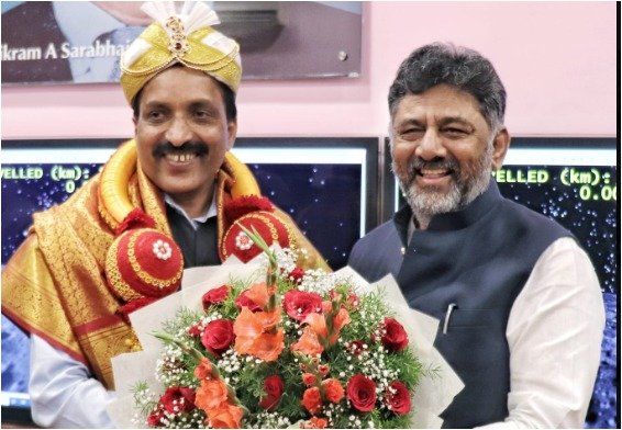 Chandrayaan-3 success- Karnataka DCM Shivakymar congratulates ISRO chief