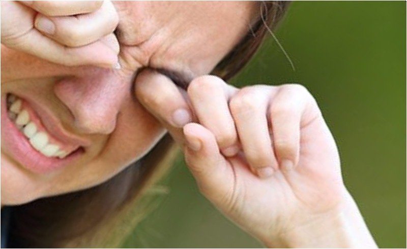 Health Tips - eye rubbing-
