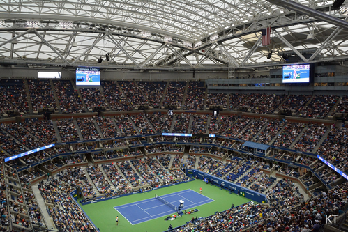 1920px-Arthur_Ashe_Stadium_with_the_roof_closed_32938595438