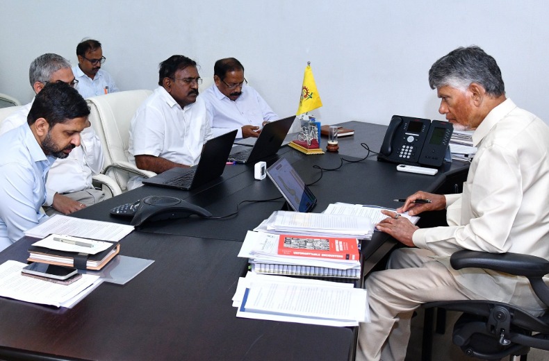 Chandrababu-naidu-Meeting