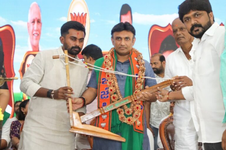 Doddaballapur-Crop-Insurance-Policies-Distributed-to-Farmers